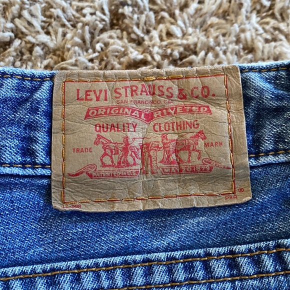 Levi’s Boot Cut Jeans - Picture 3 of 7